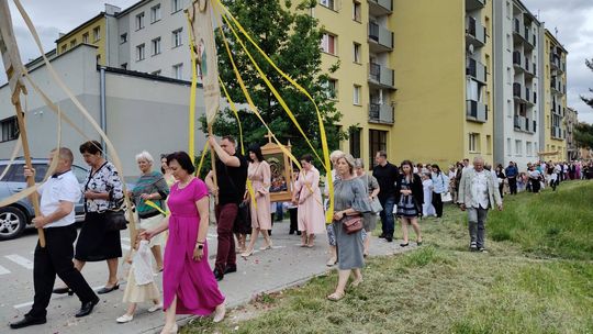 Chełm. Boże Ciało w Parafii Rzymskokatolickiej pw. Świętej Rodziny w Chełmie [GALERIA ZDJĘĆ]