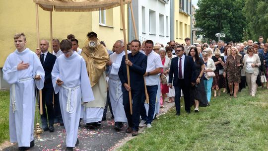 Chełm. Boże Ciało w Parafii Rzymskokatolickiej pw. Świętej Rodziny w Chełmie [GALERIA ZDJĘĆ]