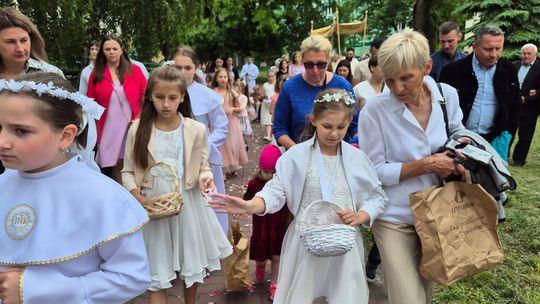 Chełm. Boże Ciało w Parafii Rzymskokatolickiej pw. Świętej Rodziny w Chełmie [GALERIA ZDJĘĆ]