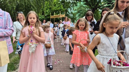 Chełm. Boże Ciało w Parafii Rzymskokatolickiej pw. Świętej Rodziny w Chełmie [GALERIA ZDJĘĆ]