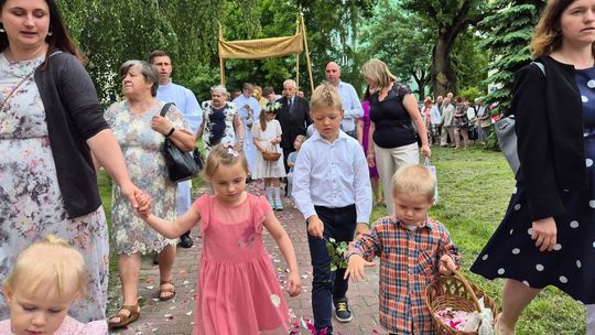 Chełm. Boże Ciało w Parafii Rzymskokatolickiej pw. Świętej Rodziny w Chełmie [GALERIA ZDJĘĆ]