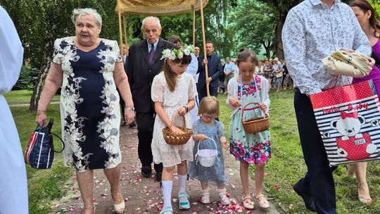 Chełm. Boże Ciało w Parafii Rzymskokatolickiej pw. Świętej Rodziny w Chełmie [GALERIA ZDJĘĆ]