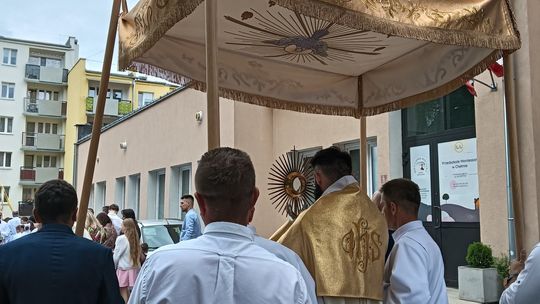 Chełm. Boże Ciało w Parafii Rzymskokatolickiej pw. Świętej Rodziny w Chełmie [GALERIA ZDJĘĆ]