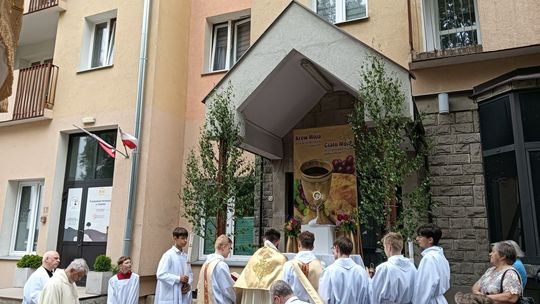 Chełm. Boże Ciało w Parafii Rzymskokatolickiej pw. Świętej Rodziny w Chełmie [GALERIA ZDJĘĆ]