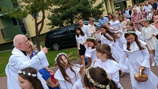 Chełm. Boże Ciało w Parafii Rzymskokatolickiej pw. Świętej Rodziny w Chełmie [GALERIA ZDJĘĆ]