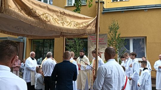 Chełm. Boże Ciało w Parafii Rzymskokatolickiej pw. Świętej Rodziny w Chełmie [GALERIA ZDJĘĆ]