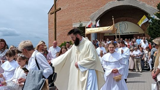 Chełm. Boże Ciało w Parafii Rzymskokatolickiej pw. Świętej Rodziny w Chełmie [GALERIA ZDJĘĆ]