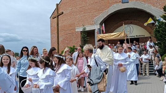Chełm. Boże Ciało w Parafii Rzymskokatolickiej pw. Świętej Rodziny w Chełmie [GALERIA ZDJĘĆ]
