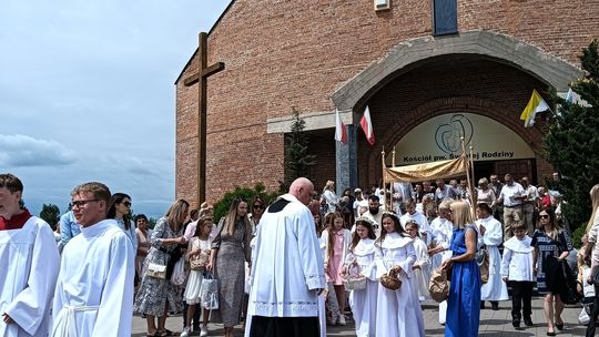 Chełm. Boże Ciało w Parafii Rzymskokatolickiej pw. Świętej Rodziny w Chełmie [GALERIA ZDJĘĆ]