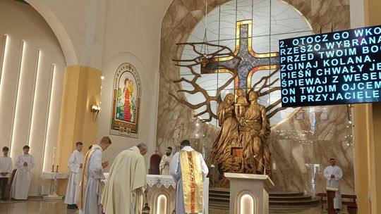 Chełm. Boże Ciało w Parafii Rzymskokatolickiej pw. Świętej Rodziny w Chełmie [GALERIA ZDJĘĆ]