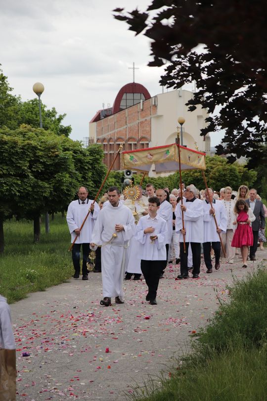 Chełm. Boże Ciało w Parafii pw. Chrystusa Odkupiciela w Chełmie [GALERIA ZDJĘĆ]