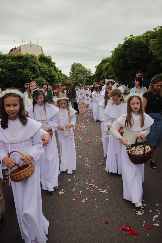 Chełm. Boże Ciało w Parafii pw. Chrystusa Odkupiciela w Chełmie [GALERIA ZDJĘĆ]