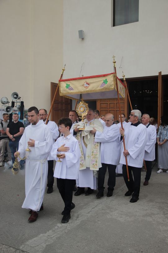 Chełm. Boże Ciało w Parafii pw. Chrystusa Odkupiciela w Chełmie [GALERIA ZDJĘĆ]