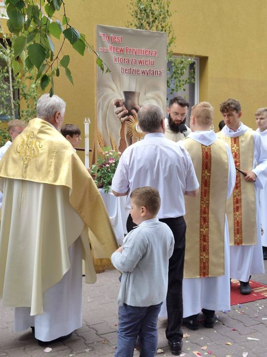 Chełm. Boże Ciało w Parafii Rzymskokatolickiej pw. Świętej Rodziny w Chełmie [GALERIA ZDJĘĆ]