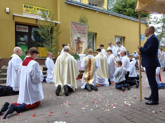 Chełm. Boże Ciało w Parafii Rzymskokatolickiej pw. Świętej Rodziny w Chełmie [GALERIA ZDJĘĆ]