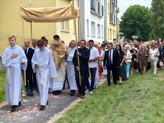 Chełm. Boże Ciało w Parafii Rzymskokatolickiej pw. Świętej Rodziny w Chełmie [GALERIA ZDJĘĆ]