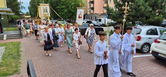 Chełm. Boże Ciało w Parafii Rzymskokatolickiej pw. Świętej Rodziny w Chełmie [GALERIA ZDJĘĆ]