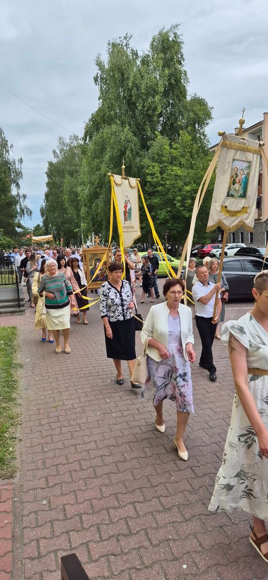 Chełm. Boże Ciało w Parafii Rzymskokatolickiej pw. Świętej Rodziny w Chełmie [GALERIA ZDJĘĆ]