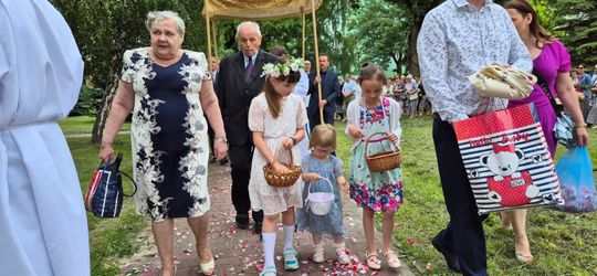 Chełm. Boże Ciało w Parafii Rzymskokatolickiej pw. Świętej Rodziny w Chełmie [GALERIA ZDJĘĆ]