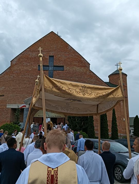 Chełm. Boże Ciało w Parafii Rzymskokatolickiej pw. Świętej Rodziny w Chełmie [GALERIA ZDJĘĆ]