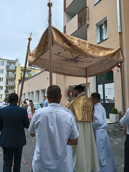 Chełm. Boże Ciało w Parafii Rzymskokatolickiej pw. Świętej Rodziny w Chełmie [GALERIA ZDJĘĆ]