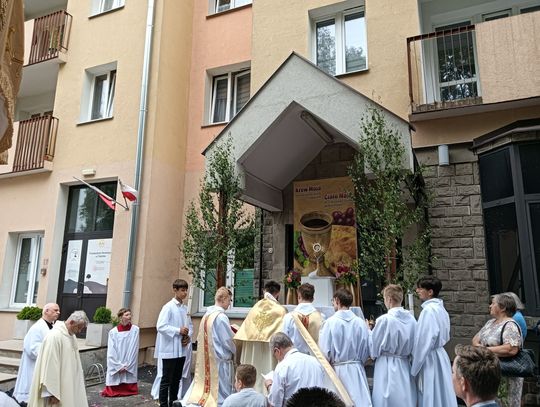 Chełm. Boże Ciało w Parafii Rzymskokatolickiej pw. Świętej Rodziny w Chełmie [GALERIA ZDJĘĆ]