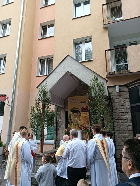 Chełm. Boże Ciało w Parafii Rzymskokatolickiej pw. Świętej Rodziny w Chełmie [GALERIA ZDJĘĆ]