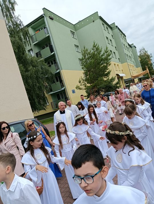 Chełm. Boże Ciało w Parafii Rzymskokatolickiej pw. Świętej Rodziny w Chełmie [GALERIA ZDJĘĆ]