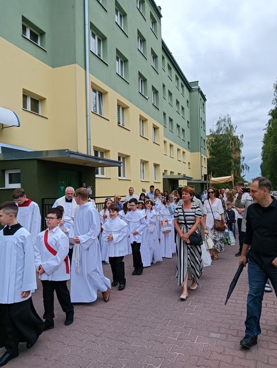 Chełm. Boże Ciało w Parafii Rzymskokatolickiej pw. Świętej Rodziny w Chełmie [GALERIA ZDJĘĆ]