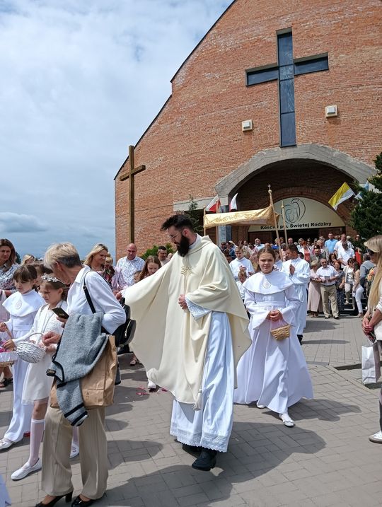 Chełm. Boże Ciało w Parafii Rzymskokatolickiej pw. Świętej Rodziny w Chełmie [GALERIA ZDJĘĆ]