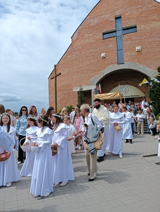 Chełm. Boże Ciało w Parafii Rzymskokatolickiej pw. Świętej Rodziny w Chełmie [GALERIA ZDJĘĆ]