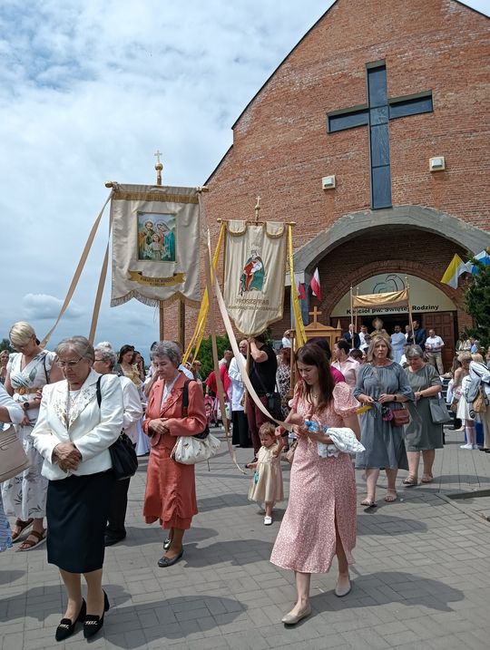 Chełm. Boże Ciało w Parafii Rzymskokatolickiej pw. Świętej Rodziny w Chełmie [GALERIA ZDJĘĆ]