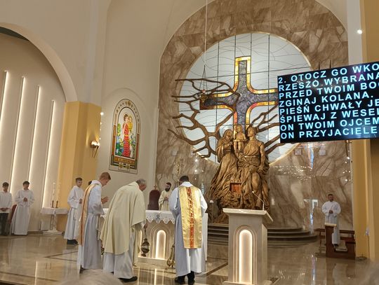 Chełm. Boże Ciało w Parafii Rzymskokatolickiej pw. Świętej Rodziny w Chełmie [GALERIA ZDJĘĆ]