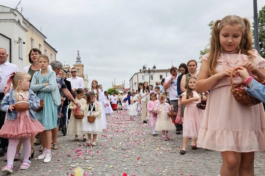 Boże Ciało w parafii Św. Franciszka Ksawerego w Krasnymstawie [ZDJĘCIA]