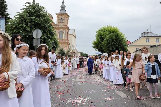 Boże Ciało w parafii Św. Franciszka Ksawerego w Krasnymstawie [ZDJĘCIA]