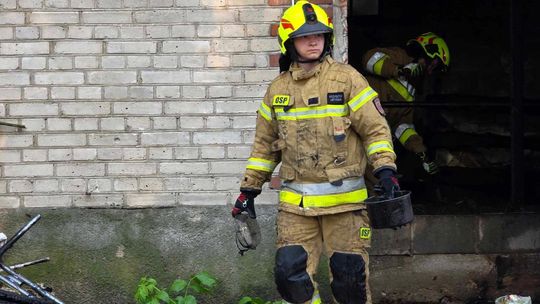 Gm. Urszulin. Pożar obory w Sękowie. Akcja strażaków trwała dwie godziny [ZDJĘCIA]