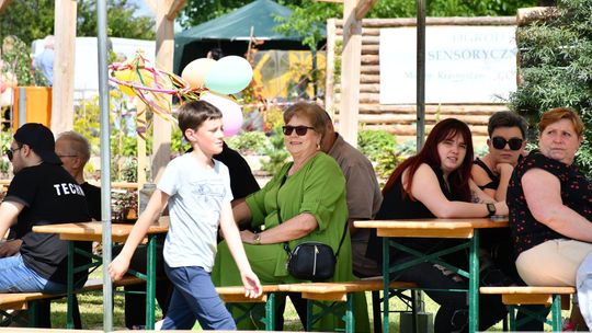 Radosny festyn rodzinny w Krasnymstawie! Ogród sensoryczny oficjalnie otwarty [GALERIA ZDJĘĆ]