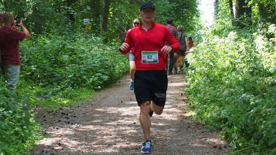 Chełm. Tłumnie upamiętnili Tomka Koguciuka. Bieg charytatywny po lesie Borek  [ZDJĘCIA]