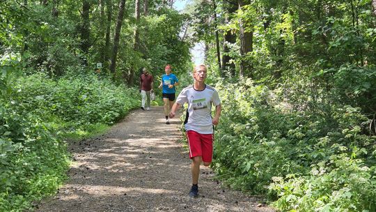 Chełm. Tłumnie upamiętnili Tomka Koguciuka. Bieg charytatywny po lesie Borek  [ZDJĘCIA]
