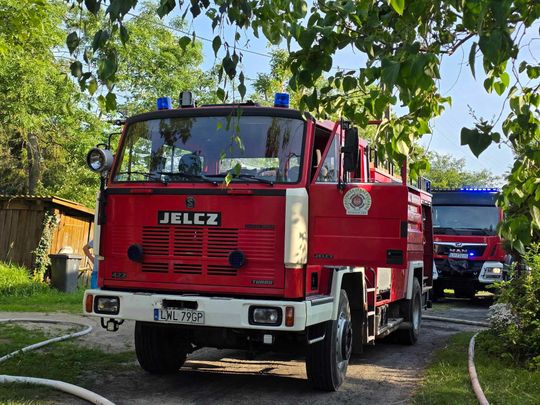 Gm. Urszulin. Pożar obory w Sękowie. Akcja strażaków trwała dwie godziny [ZDJĘCIA]