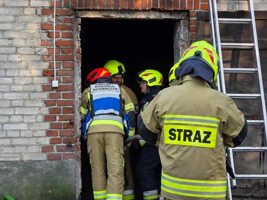 Gm. Urszulin. Pożar obory w Sękowie. Akcja strażaków trwała dwie godziny [ZDJĘCIA]
