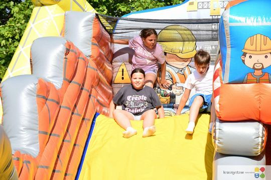 Radosny festyn rodzinny w Krasnymstawie! Ogród sensoryczny oficjalnie otwarty [GALERIA ZDJĘĆ]