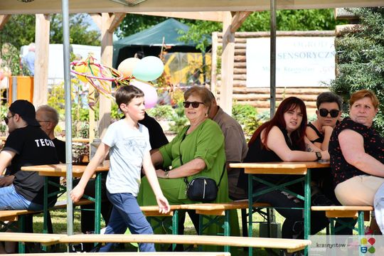 Radosny festyn rodzinny w Krasnymstawie! Ogród sensoryczny oficjalnie otwarty [GALERIA ZDJĘĆ]