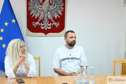 Pow. krasnostawski. Puchary i dyplomy za współzawodnictwo sportowe [GALERIA ZDJĘĆ]