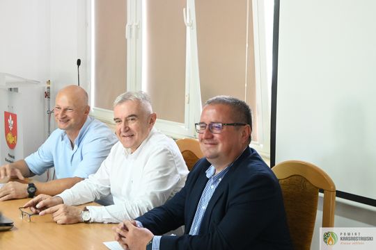 Pow. krasnostawski. Puchary i dyplomy za współzawodnictwo sportowe [GALERIA ZDJĘĆ]