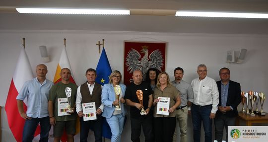 Pow. krasnostawski. Puchary i dyplomy za współzawodnictwo sportowe [GALERIA ZDJĘĆ]