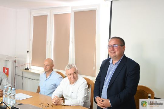 Pow. krasnostawski. Puchary i dyplomy za współzawodnictwo sportowe [GALERIA ZDJĘĆ]