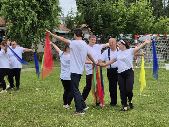 Dzień Rodziny w klimacie PRL w Warsztacie Terapii Zajęciowej Caritas [GALERIA ZDJĘĆ]