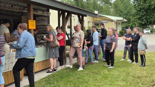 Dzień Rodziny w klimacie PRL w Warsztacie Terapii Zajęciowej Caritas [GALERIA ZDJĘĆ]