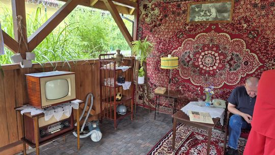 Dzień Rodziny w klimacie PRL w Warsztacie Terapii Zajęciowej Caritas [GALERIA ZDJĘĆ]